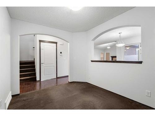 144 Evansborough Crescent Nw, Calgary, AB - Indoor Photo Showing Other Room