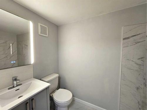 5134 42 Street, Olds, AB - Indoor Photo Showing Bathroom