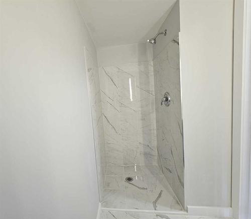 5134 42 Street, Olds, AB - Indoor Photo Showing Bathroom