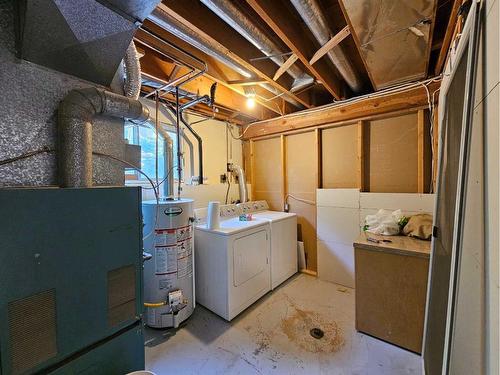 5134 42 Street, Olds, AB - Indoor Photo Showing Laundry Room