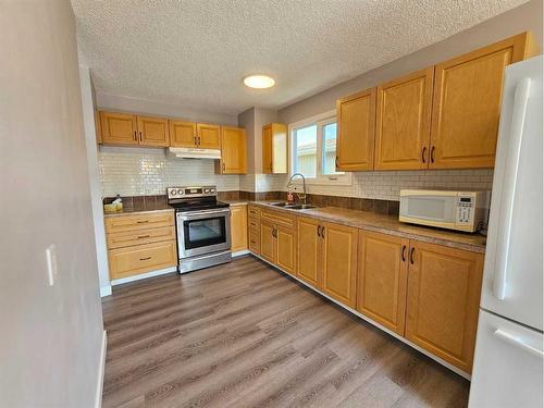 5134 42 Street, Olds, AB - Indoor Photo Showing Kitchen With Double Sink