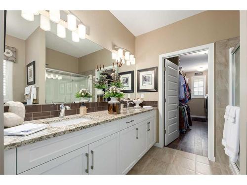 16 Emberside Green, Cochrane, AB - Indoor Photo Showing Bathroom