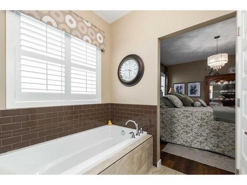 16 Emberside Green, Cochrane, AB - Indoor Photo Showing Bathroom