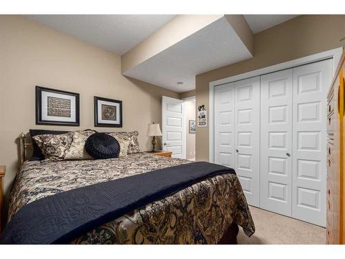 16 Emberside Green, Cochrane, AB - Indoor Photo Showing Bedroom