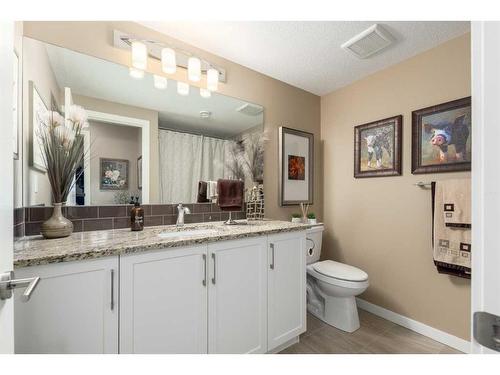 16 Emberside Green, Cochrane, AB - Indoor Photo Showing Bathroom