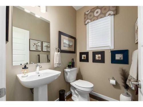 16 Emberside Green, Cochrane, AB - Indoor Photo Showing Bathroom