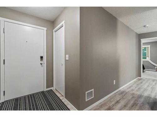 2220-4641 128 Avenue Ne, Calgary, AB - Indoor Photo Showing Other Room