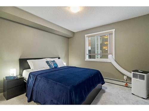 2220-4641 128 Avenue Ne, Calgary, AB - Indoor Photo Showing Bedroom