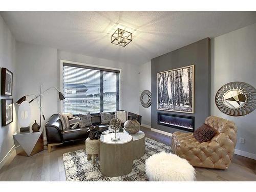 41 Sora Gate Se, Calgary, AB - Indoor Photo Showing Living Room