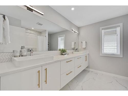 196 Crimson Ridge Place Nw, Calgary, AB - Indoor Photo Showing Bathroom