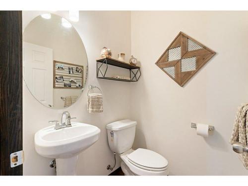 35 Brightonwoods Grove Se, Calgary, AB - Indoor Photo Showing Bathroom