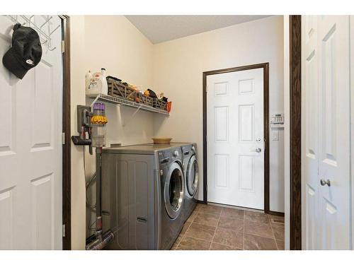 35 Brightonwoods Grove Se, Calgary, AB - Indoor Photo Showing Laundry Room