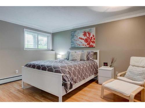 2135-70 Glamis Drive Sw, Calgary, AB - Indoor Photo Showing Bedroom