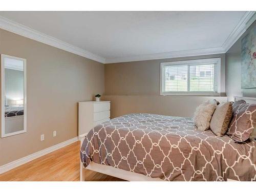 2135-70 Glamis Drive Sw, Calgary, AB - Indoor Photo Showing Bedroom