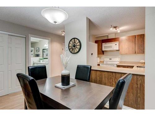 2135-70 Glamis Drive Sw, Calgary, AB - Indoor Photo Showing Dining Room