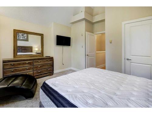 104-201 Muskrat Street, Banff, AB - Indoor Photo Showing Bedroom