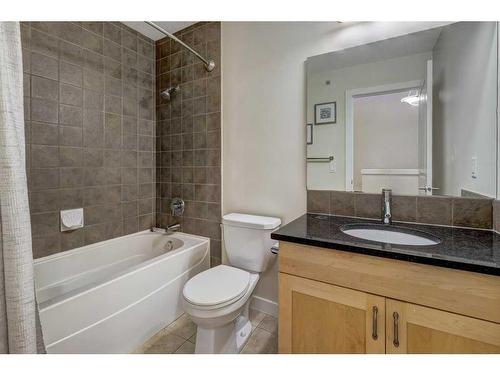 104-201 Muskrat Street, Banff, AB - Indoor Photo Showing Bathroom