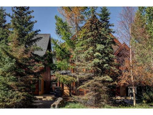 104-201 Muskrat Street, Banff, AB - Outdoor