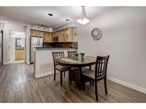 104-201 Muskrat Street, Banff, AB - Indoor Photo Showing Dining Room