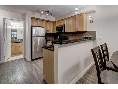 104-201 Muskrat Street, Banff, AB - Indoor Photo Showing Kitchen