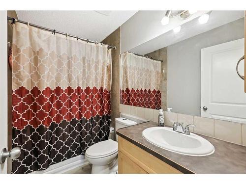 124 Willowmere Way Nw, Chestermere, AB - Indoor Photo Showing Bathroom