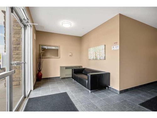 310-117 Copperpond Common Se, Calgary, AB - Indoor Photo Showing Other Room