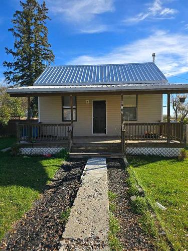 104 8 Avenue, Gleichen, AB - Outdoor With Deck Patio Veranda