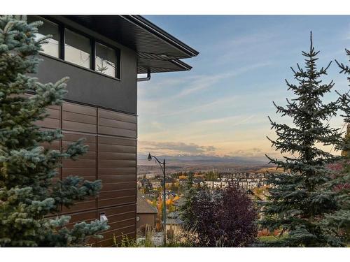 2850 77 Street Sw, Calgary, AB - Outdoor