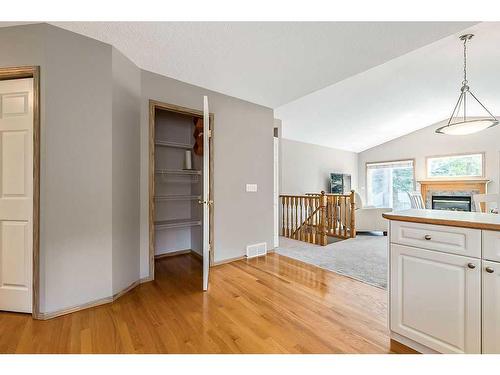 108 Chaparral Point Se, Calgary, AB - Indoor Photo Showing Kitchen