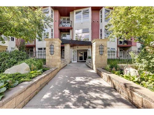 317-315 24 Avenue Sw, Calgary, AB - Outdoor With Balcony With Facade