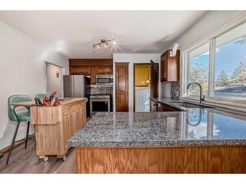 3715 Richmond Road Sw, Calgary, AB - Indoor Photo Showing Kitchen