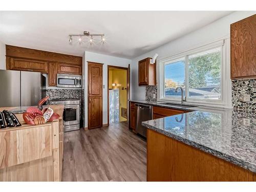 3715 Richmond Road Sw, Calgary, AB - Indoor Photo Showing Kitchen