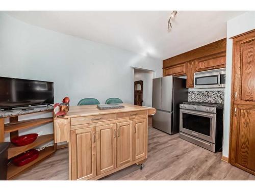 3715 Richmond Road Sw, Calgary, AB - Indoor Photo Showing Kitchen