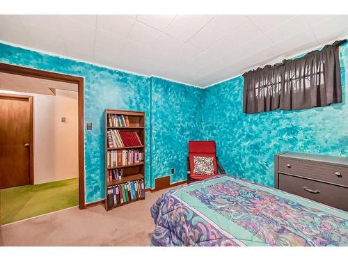 3715 Richmond Road Sw, Calgary, AB - Indoor Photo Showing Bedroom