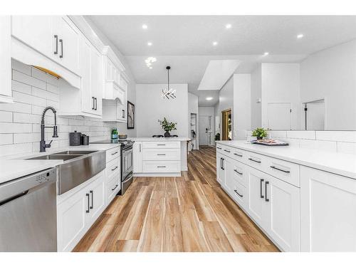 119 Gladstone Gardens Sw, Calgary, AB - Indoor Photo Showing Kitchen With Double Sink With Upgraded Kitchen