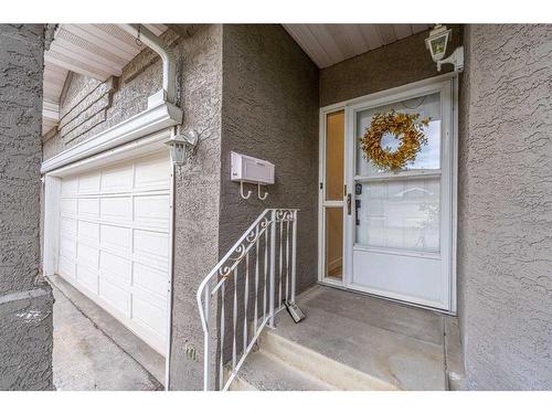 119 Gladstone Gardens Sw, Calgary, AB - Outdoor With Exterior