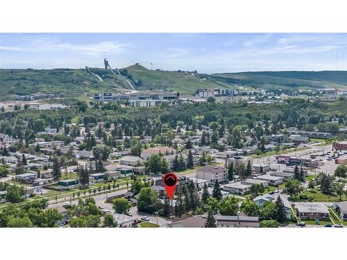 7703 41 Avenue Nw, Calgary, AB 