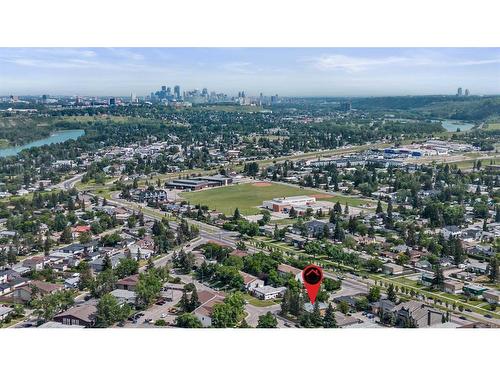 7703 41 Avenue Nw, Calgary, AB 