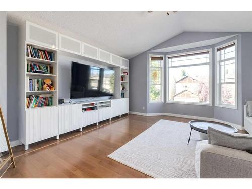 141 Cougar Ridge Circle Sw, Calgary, AB - Indoor Photo Showing Living Room