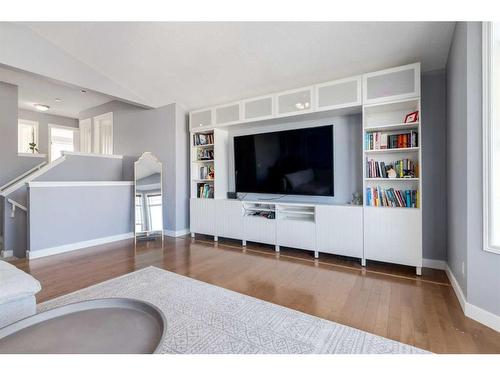 141 Cougar Ridge Circle Sw, Calgary, AB - Indoor Photo Showing Living Room