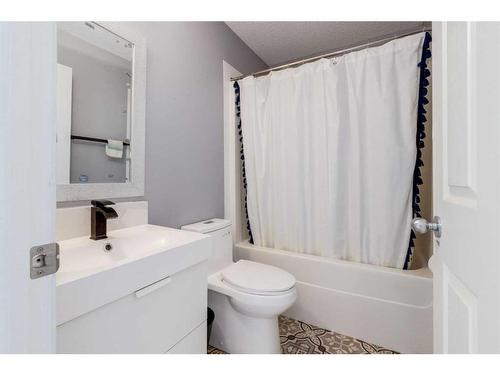 141 Cougar Ridge Circle Sw, Calgary, AB - Indoor Photo Showing Bathroom