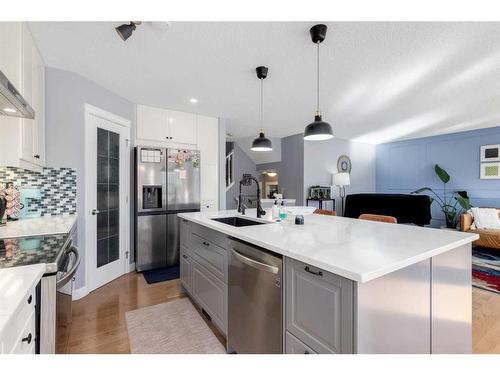 141 Cougar Ridge Circle Sw, Calgary, AB - Indoor Photo Showing Kitchen With Upgraded Kitchen