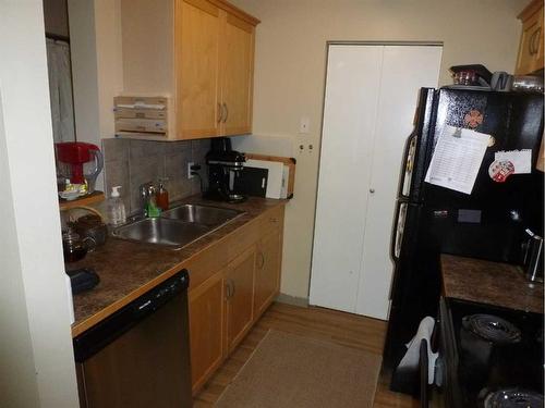 1306-13045 6 Street Sw, Calgary, AB - Indoor Photo Showing Kitchen With Double Sink