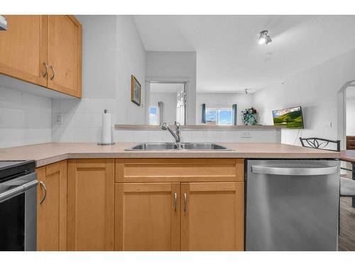 1304-70 Panamount Drive Nw, Calgary, AB - Indoor Photo Showing Kitchen With Double Sink