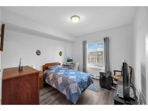 1304-70 Panamount Drive Nw, Calgary, AB - Indoor Photo Showing Bedroom