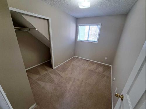 3 Alberta Avenue, Okotoks, AB - Indoor Photo Showing Other Room