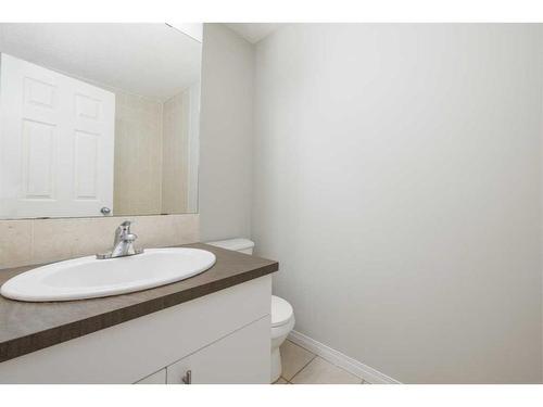 2-139 Huntington Park Green Nw, Calgary, AB - Indoor Photo Showing Bathroom