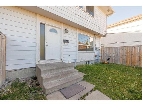 2-139 Huntington Park Green Nw, Calgary, AB - Outdoor With Exterior