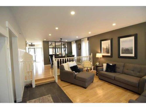 50 Parkwood Crescent, Strathmore, AB - Indoor Photo Showing Living Room