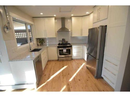 50 Parkwood Crescent, Strathmore, AB - Indoor Photo Showing Kitchen